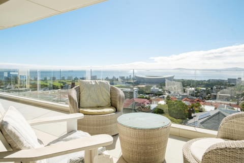 View (from property/room), Balcony/Terrace, Seating area, City view