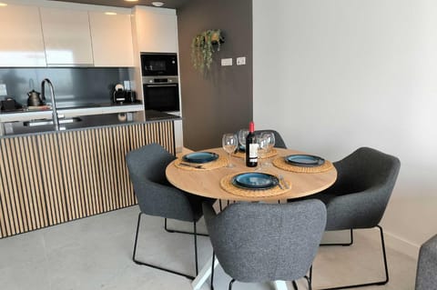 Kitchen or kitchenette, Dining area, stove