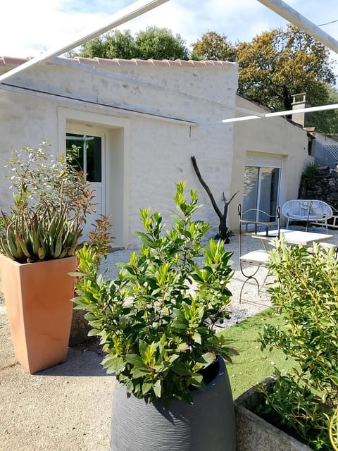 Maisonnette Soleil House in Nimes
