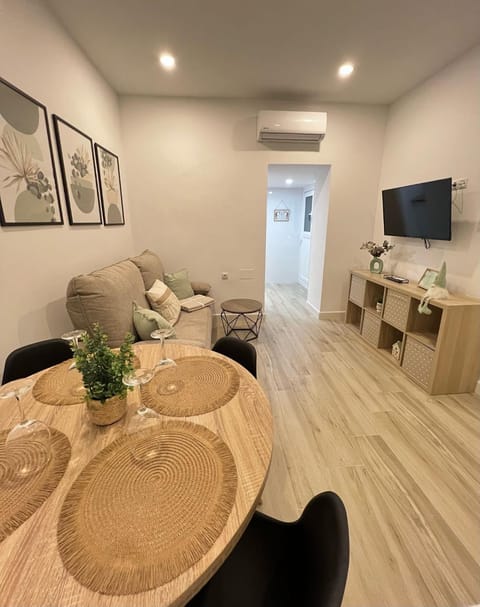 Communal lounge/ TV room, Living room, Dining area