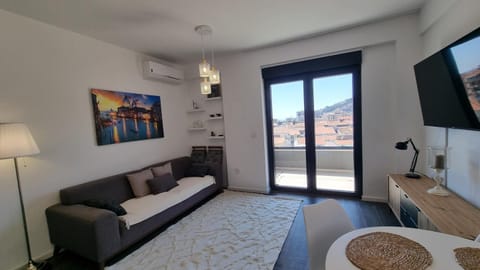 TV and multimedia, Living room, Photo of the whole room, air conditioner