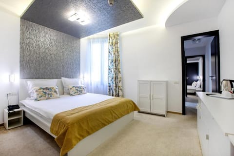 TV and multimedia, Photo of the whole room, Bedroom