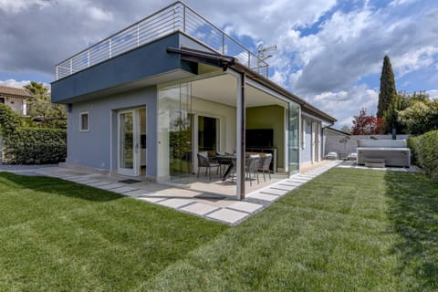 Property building, Facade/entrance, Off site