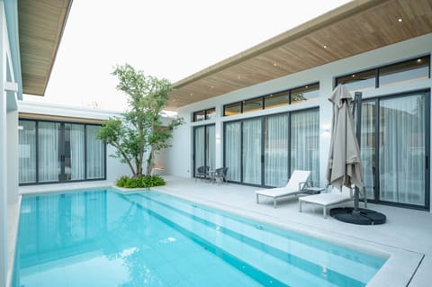 Pool view, Swimming pool, sunbed