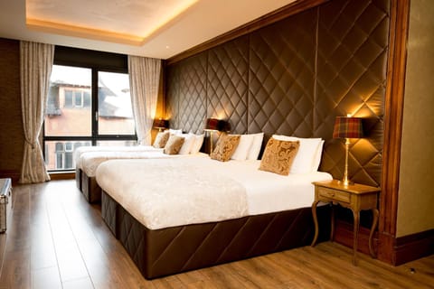 Day, Photo of the whole room