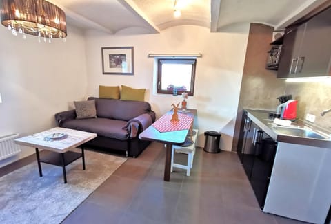 Kitchen or kitchenette, Seating area, Dining area