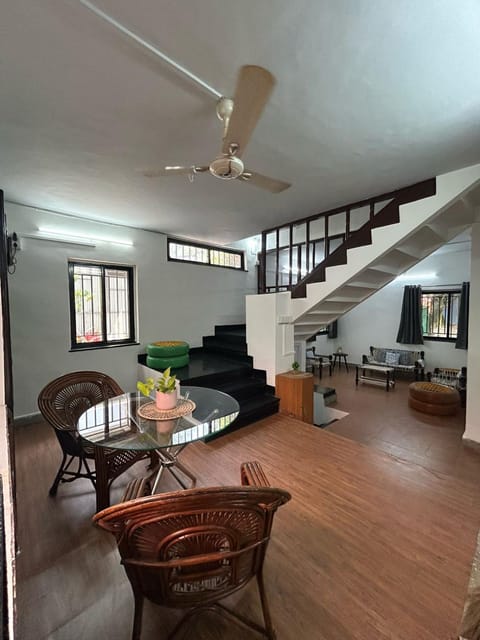 Seating area, Dining area