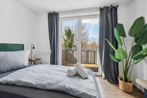 Bed, View (from property/room), Balcony/Terrace, Bedroom