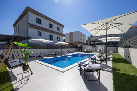 Property building, Day, Swimming pool