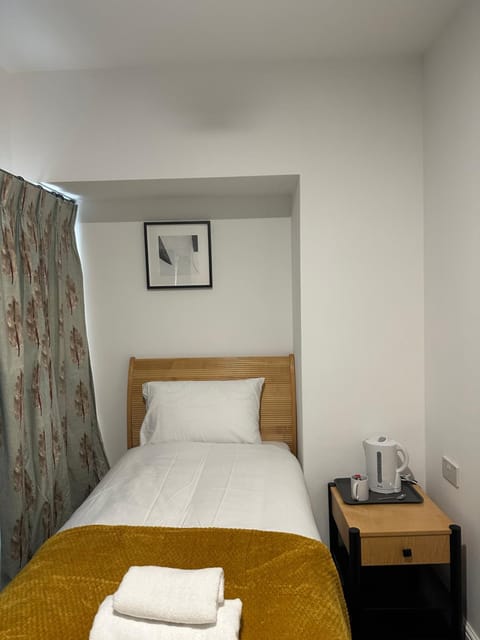 Continental Hotel with access to shared kitchen Hotel in Hull