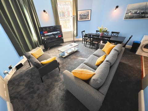 TV and multimedia, Living room, Seating area, Dining area, Evening entertainment