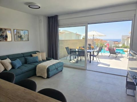 Day, TV and multimedia, Living room