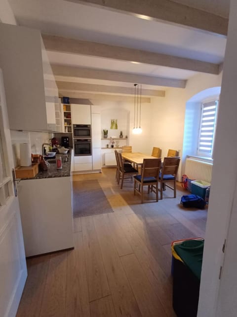 Kitchen or kitchenette, Seating area, Dining area, minibar, oven, stove, stove, kitchen, kitchen