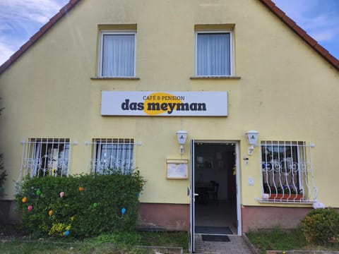 Property building, Day, Property logo or sign, Logo/Certificate/Sign