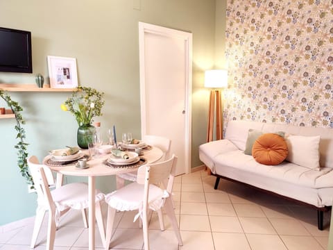 Living room, Seating area, Dining area