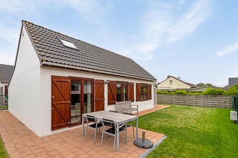 Property building, Garden, Balcony/Terrace