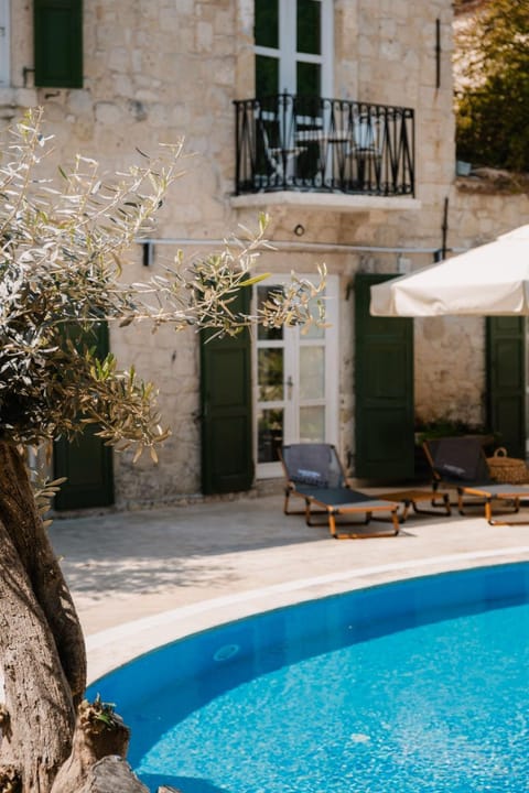 Property building, Patio, Day, Balcony/Terrace, Pool view, Swimming pool, sunbed