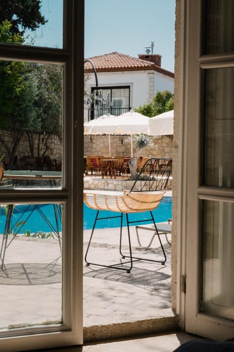 Property building, Patio, Day, View (from property/room), Balcony/Terrace, Dining area, Pool view, Swimming pool, sunbed