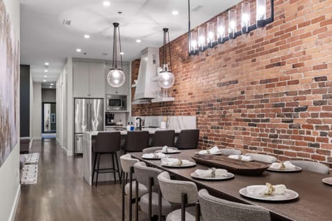 French's Luxury Condo - Steps from Broadway House in East Nashville