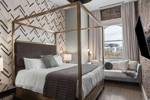 French's Luxury Condo - Steps from Broadway House in East Nashville