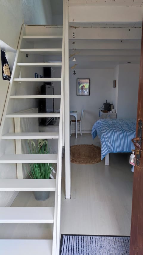 Facade/entrance, Photo of the whole room