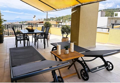 Balcony/Terrace, City view, Mountain view, Sea view, sunbed