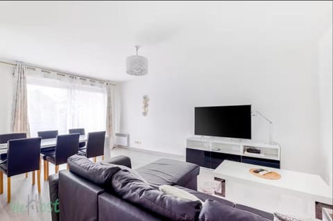 Bedroom apartment with balcony and pool Apartment in Lyon