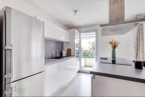 Bedroom apartment with balcony and pool Apartment in Lyon