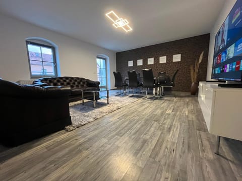 Communal lounge/ TV room, TV and multimedia, Living room, Seating area, Evening entertainment