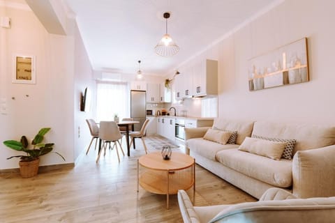Kitchen or kitchenette, Living room, Seating area, Dining area