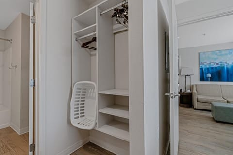 Simplicity At the Rim 1308 I Comfy 2 Bed 2 Bath Apartment in San Antonio