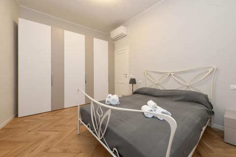Bed, Photo of the whole room, Bedroom, air conditioner