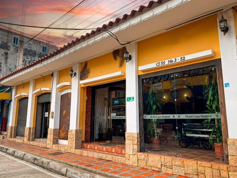 Facade/entrance