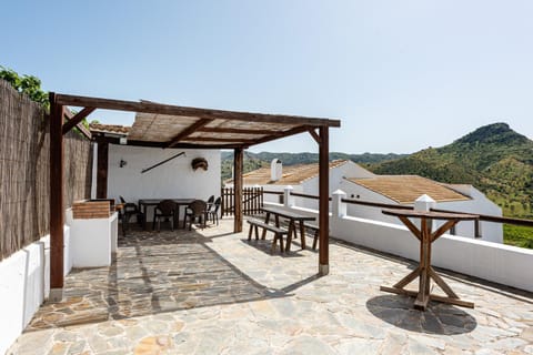 Property building, Balcony/Terrace, Living room