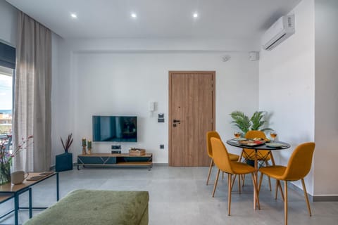 TV and multimedia, Living room, Seating area, Dining area, air conditioner