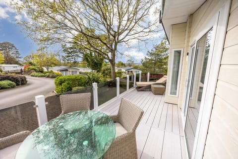 Property building, View (from property/room), Balcony/Terrace, Seating area