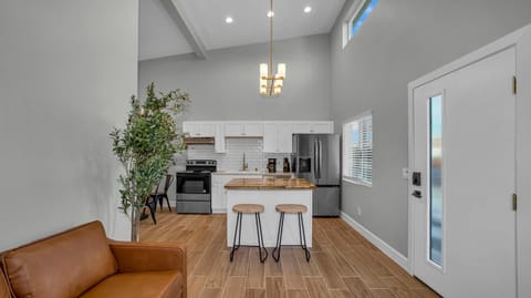 Dining area, kitchen
