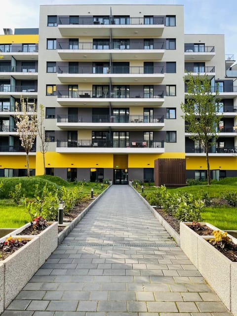Property building, Spring, Day, Garden, Garden view