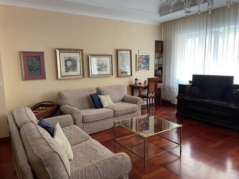 Communal lounge/ TV room, TV and multimedia, Living room, Seating area