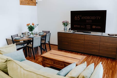 TV and multimedia, Living room, Seating area, Dining area, Evening entertainment, internet