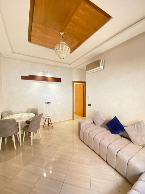 Living room, Seating area, Dining area, air conditioner