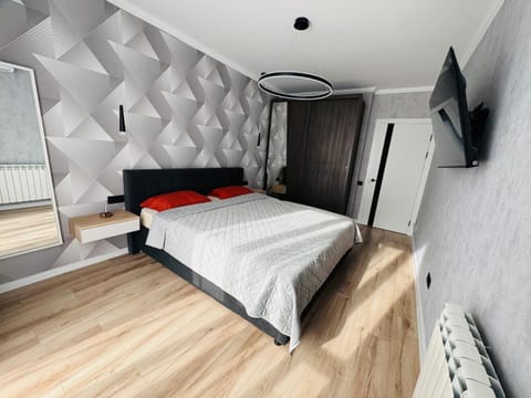 Bed, TV and multimedia, Photo of the whole room, Bedroom, internet, wardrobe, air conditioner