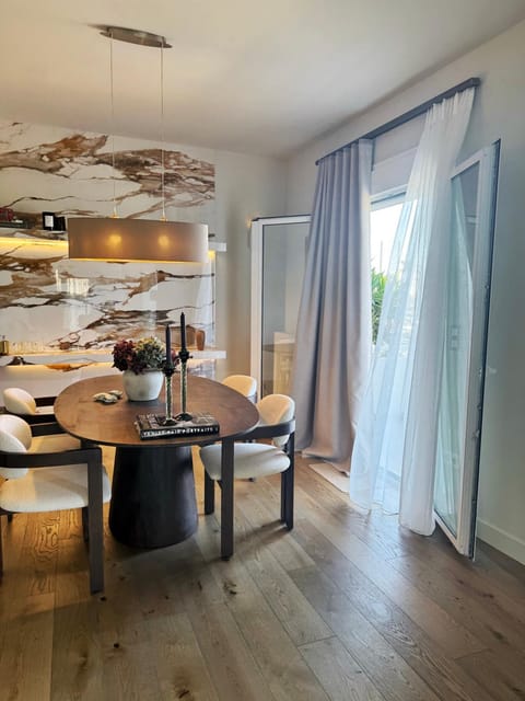 The Seafront Niche Apartment in Alimos