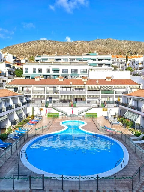 Property building, Day, Mountain view, Pool view, Swimming pool, sunbed