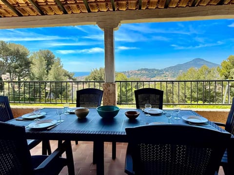 Grand Duplex - Terrasse Vue Mer Apartment in Hyères