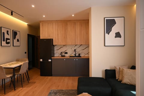 Kitchen or kitchenette, Living room, Seating area, Dining area, minibar, stove