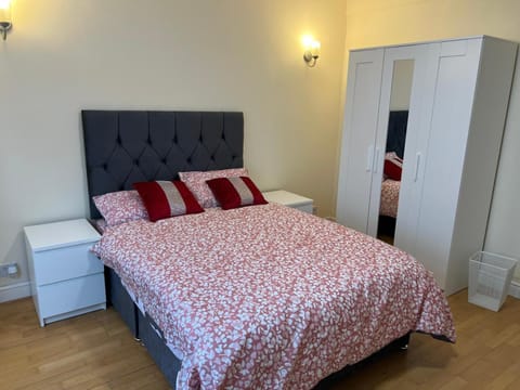 Bed, Photo of the whole room, Bedroom, wardrobe