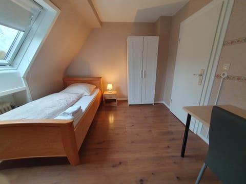 Shower, Bed, Bathroom, Photo of the whole room, Seating area, Bedroom, Communal kitchen, furniture, furniture, furniture, hair dryier, heating, heating, internet, internet, internet, soundproof, towels, towels, wardrobe, kitchen