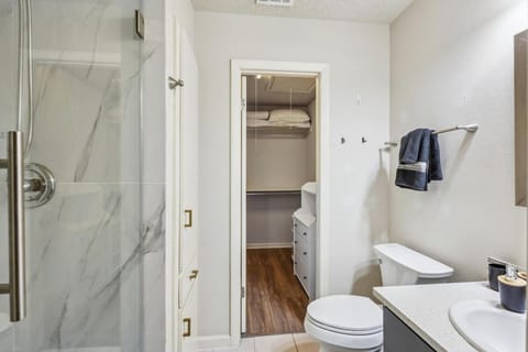 Cowboy Oasis By Domain Wi-Fi King Bed House in Pflugerville