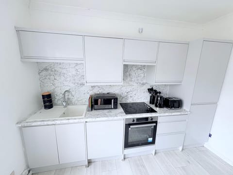 Cozy 3 Bed Home, Free Parking 8 min to City Centre Apartment in Glasgow